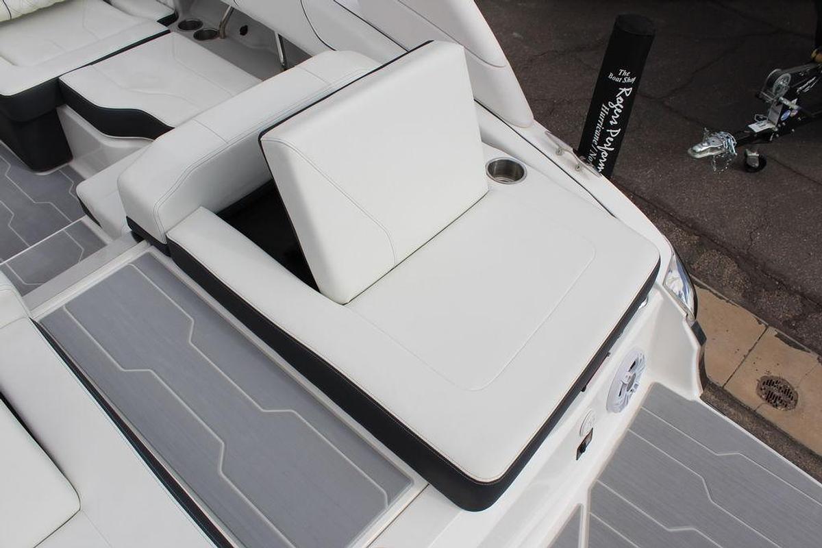2025 Regal LS2 Surf