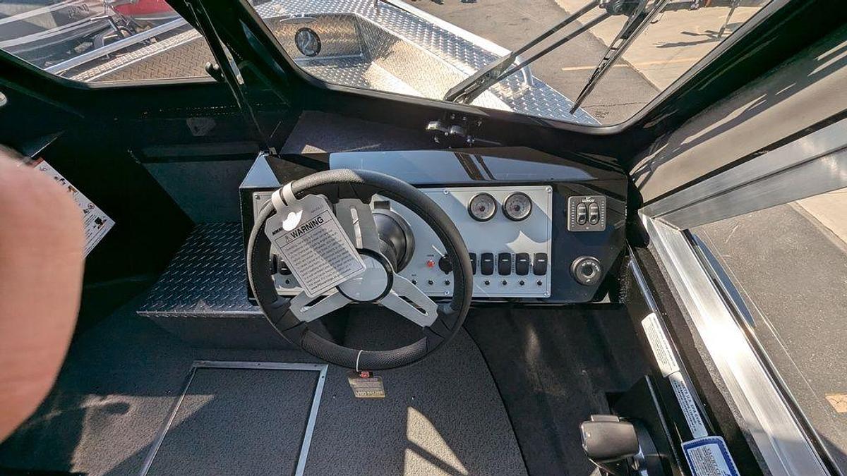 2025 Thunder Jet Alexis 24 OS