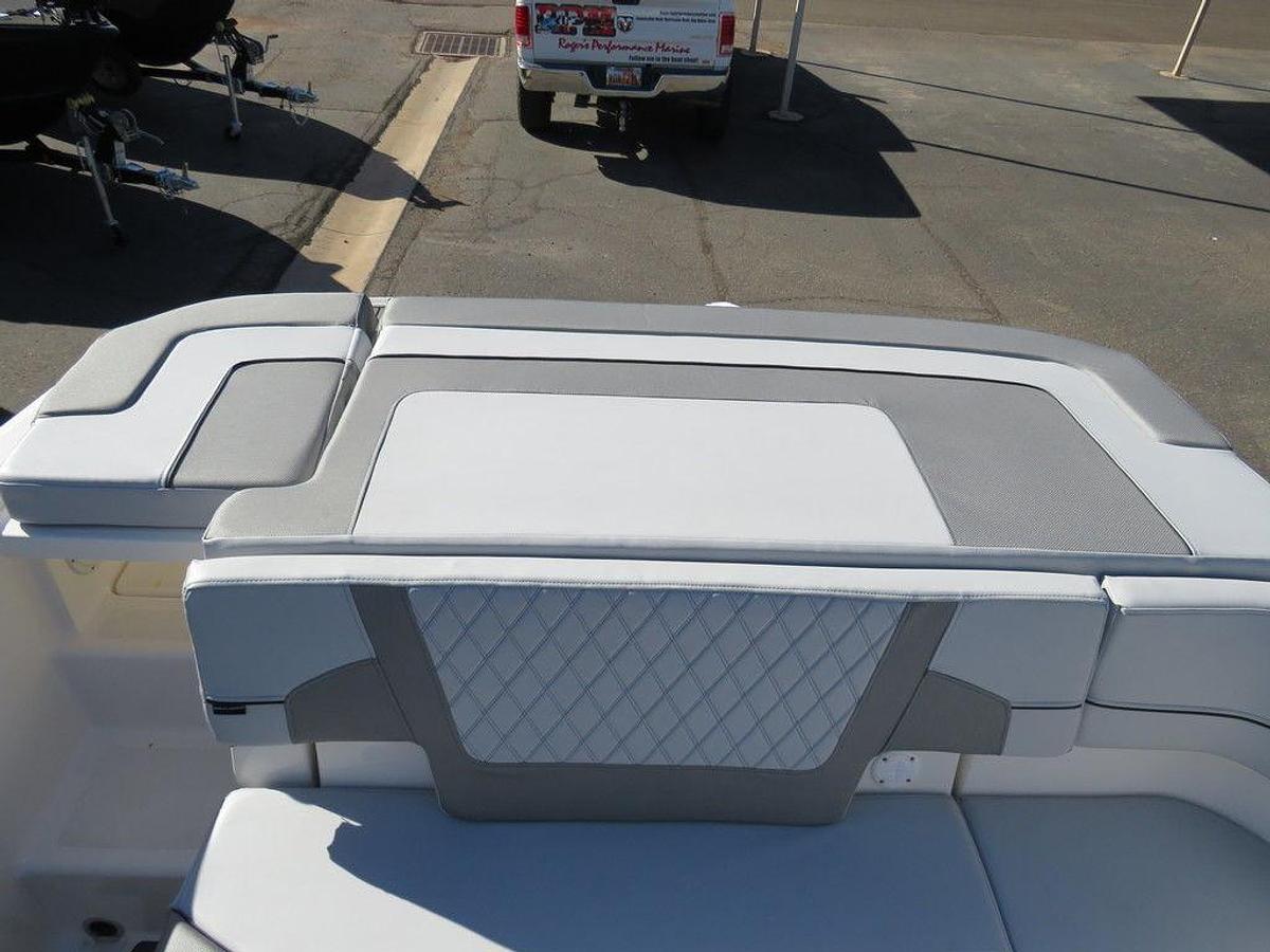 2025 Bayliner VR5 Bowrider