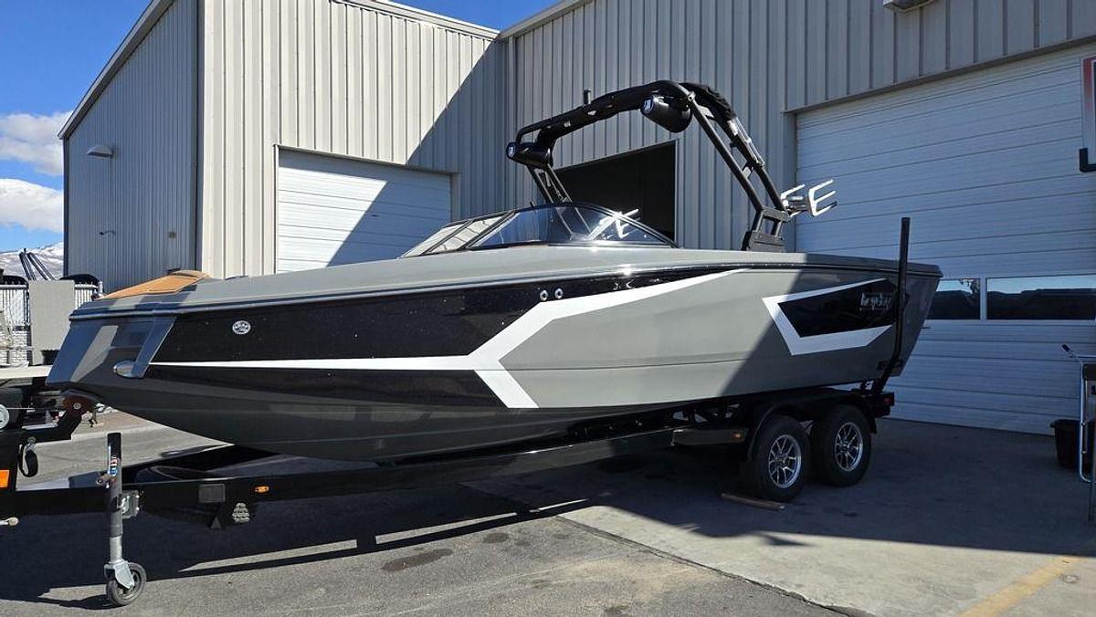 2025 Heyday Wake Boats WTSURF