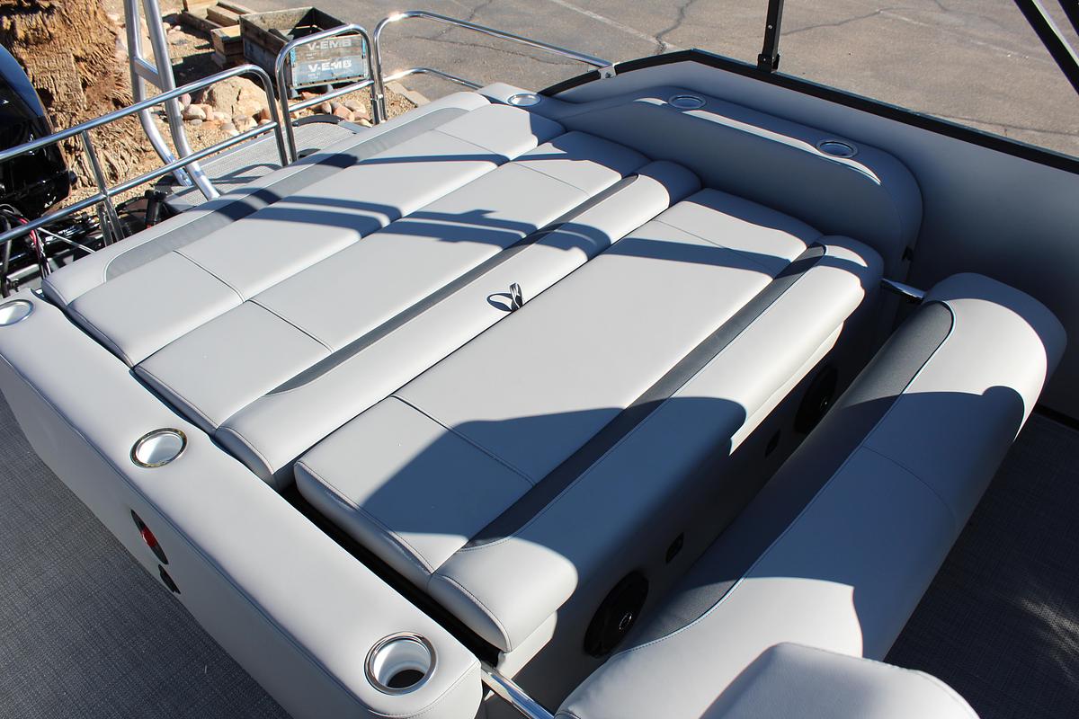 2026 Bentley Pontoons Legacy 220 Swingback