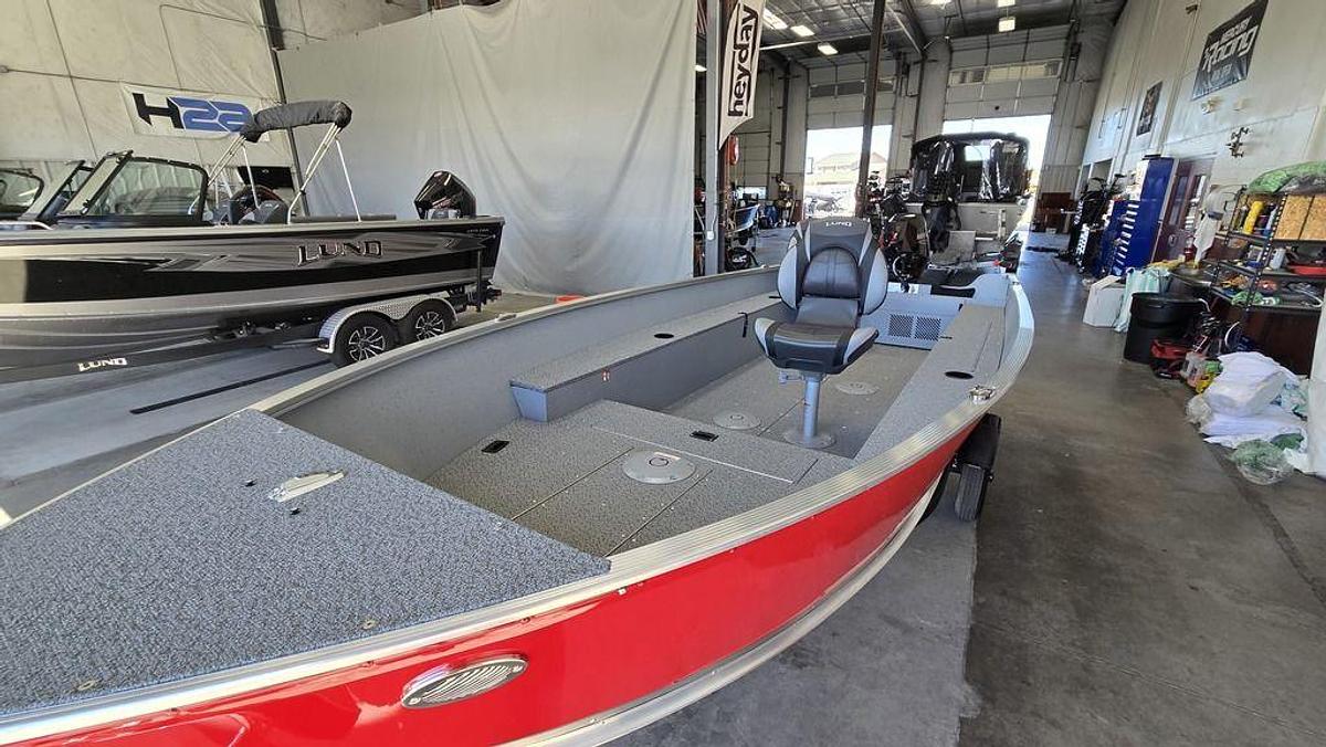 2025 Lund 1600 Fury Tiller