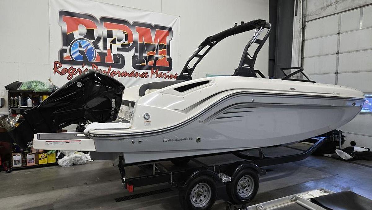 2023 Bayliner DX2200