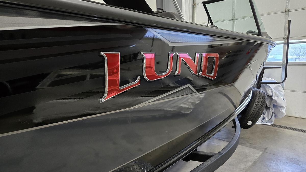 2026 Lund 2075 Fisherman