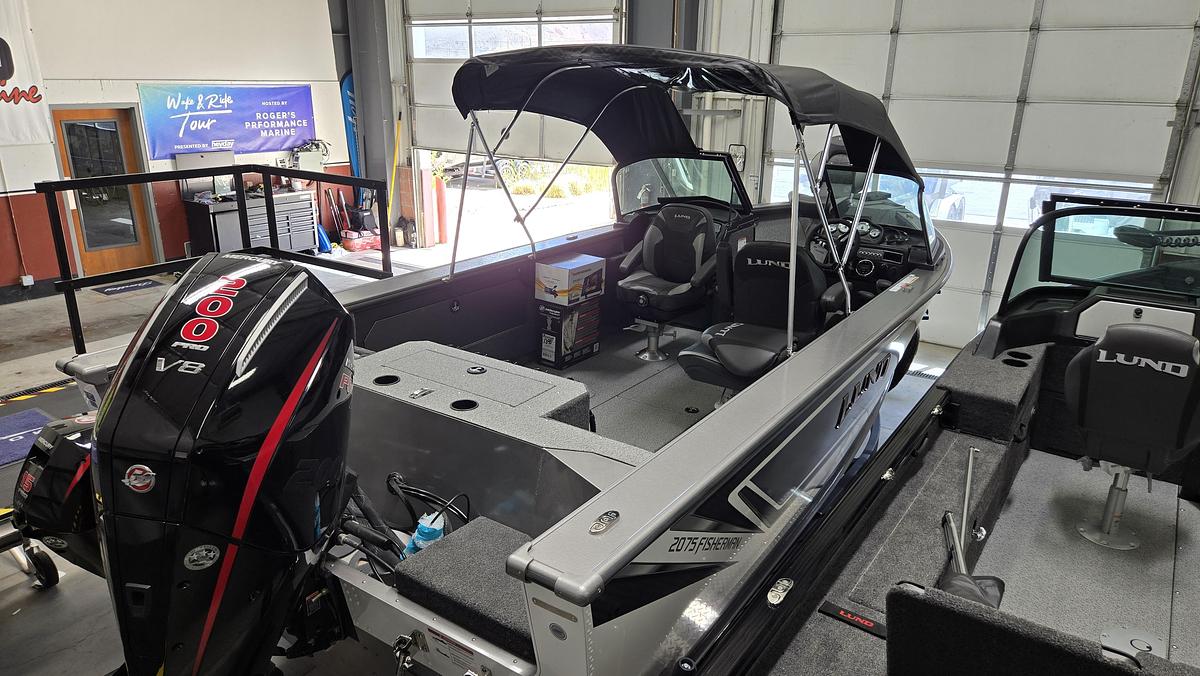 2026 Lund 2075 Fisherman