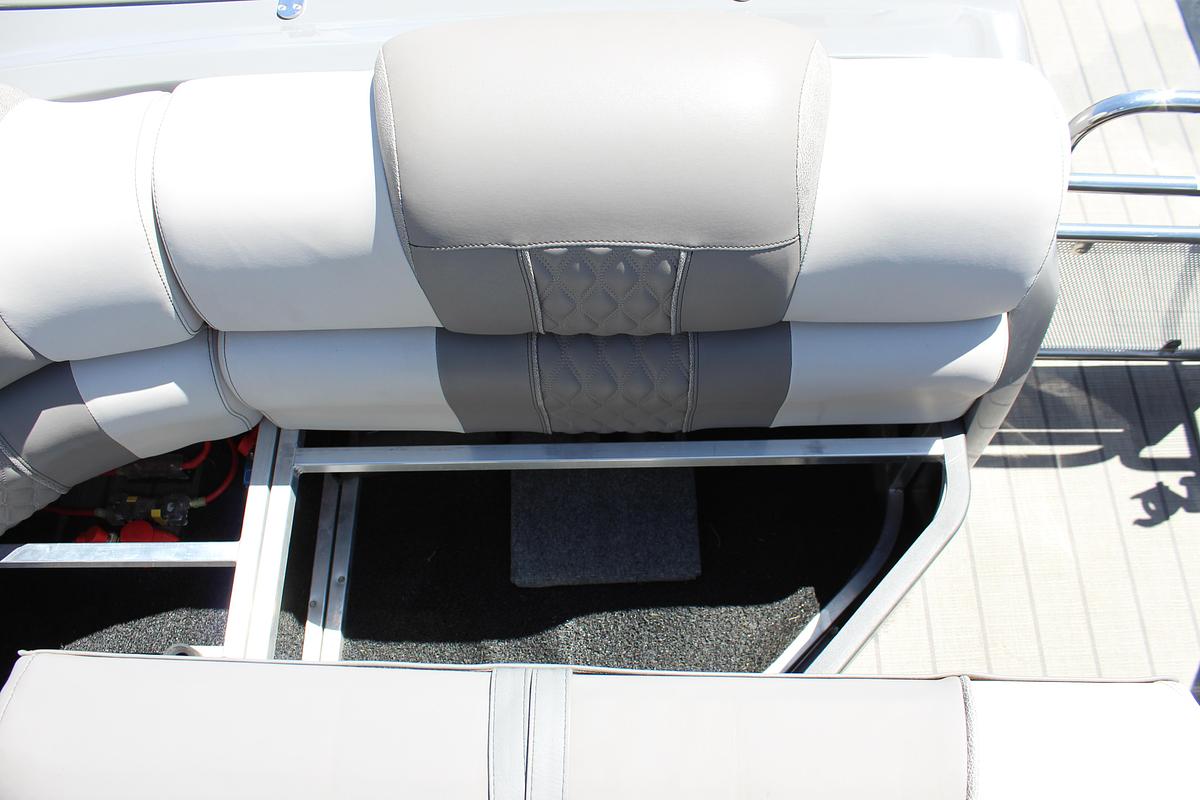 Used 2023 Avalon Excaliber LTD Elite Windsheild