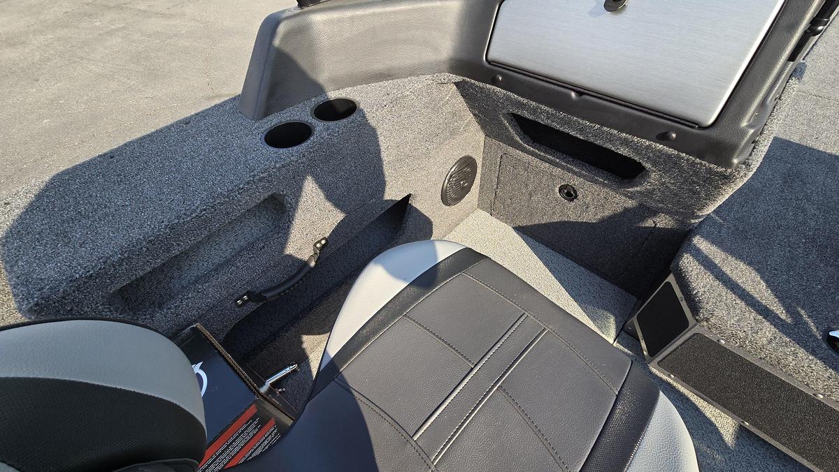 2025 Lund 2075 Impact XS Sport