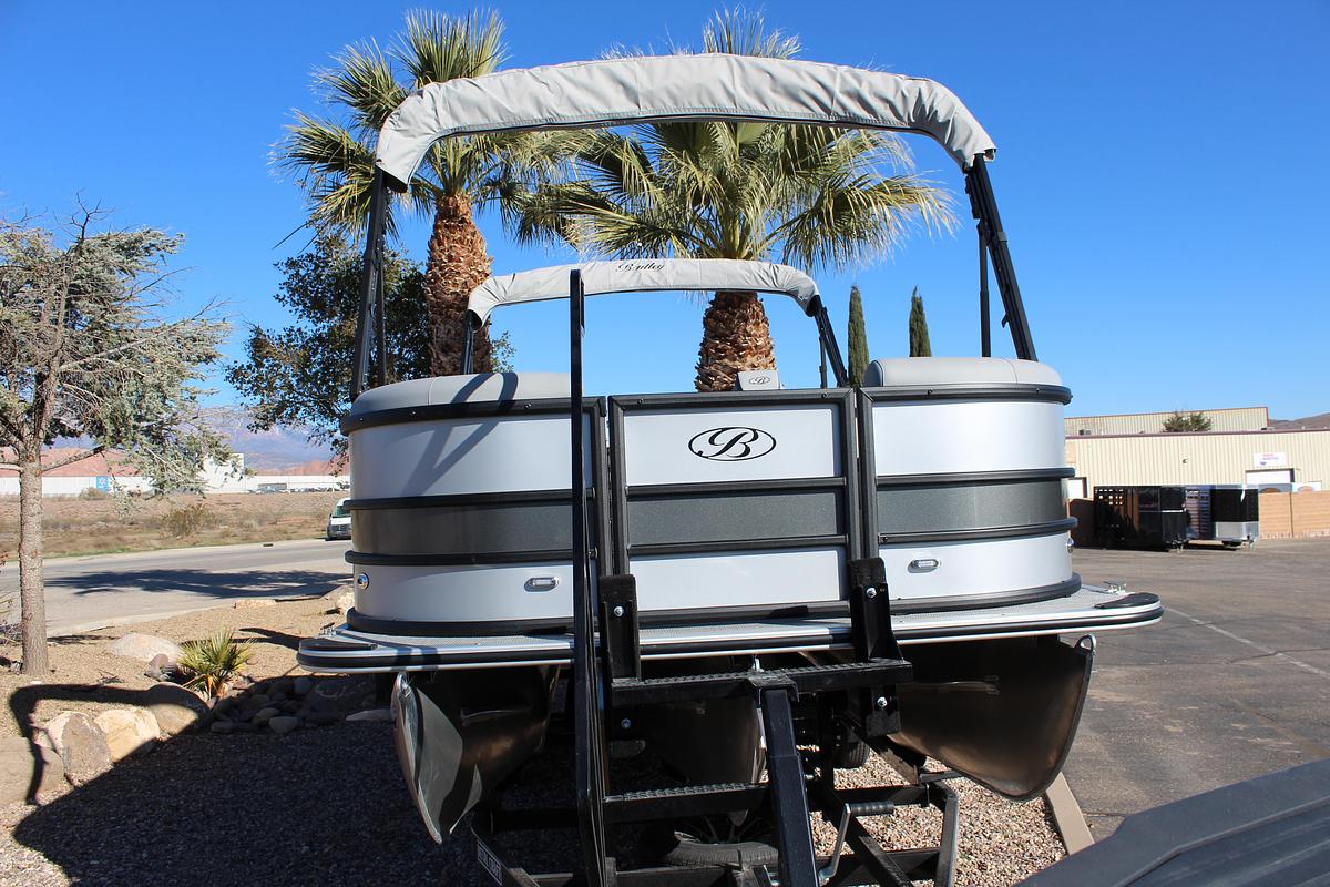 2026 Bentley Pontoons Legacy 220 Swingback