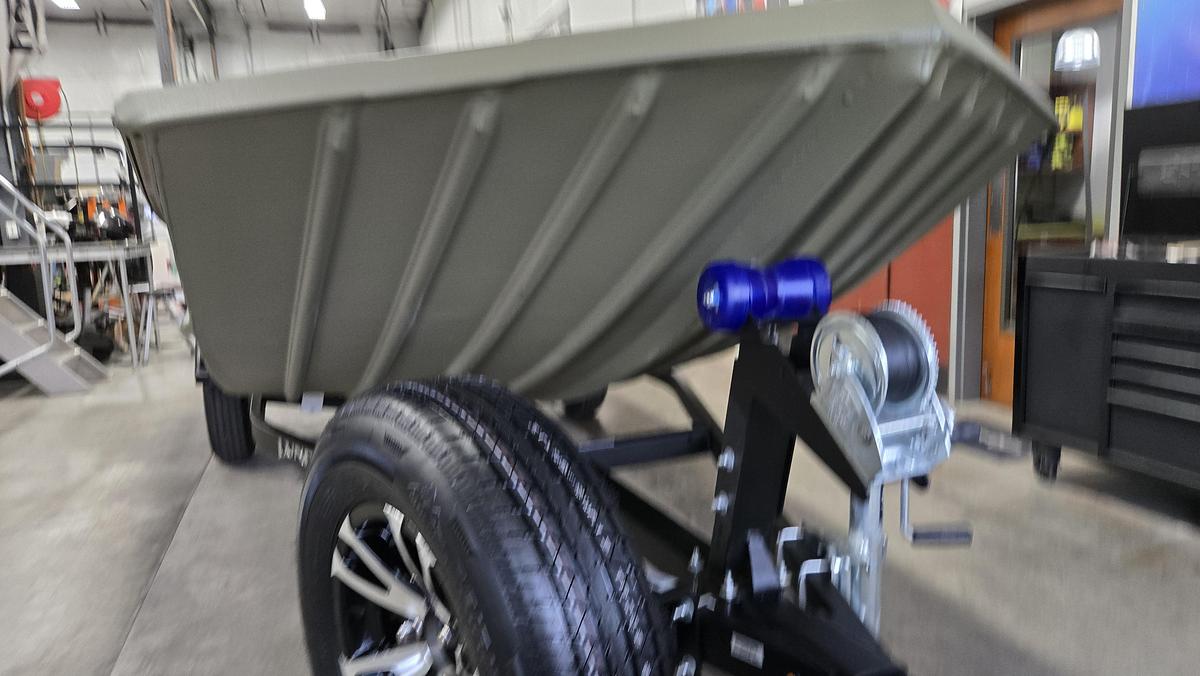 2027 Lund 1760 Predator