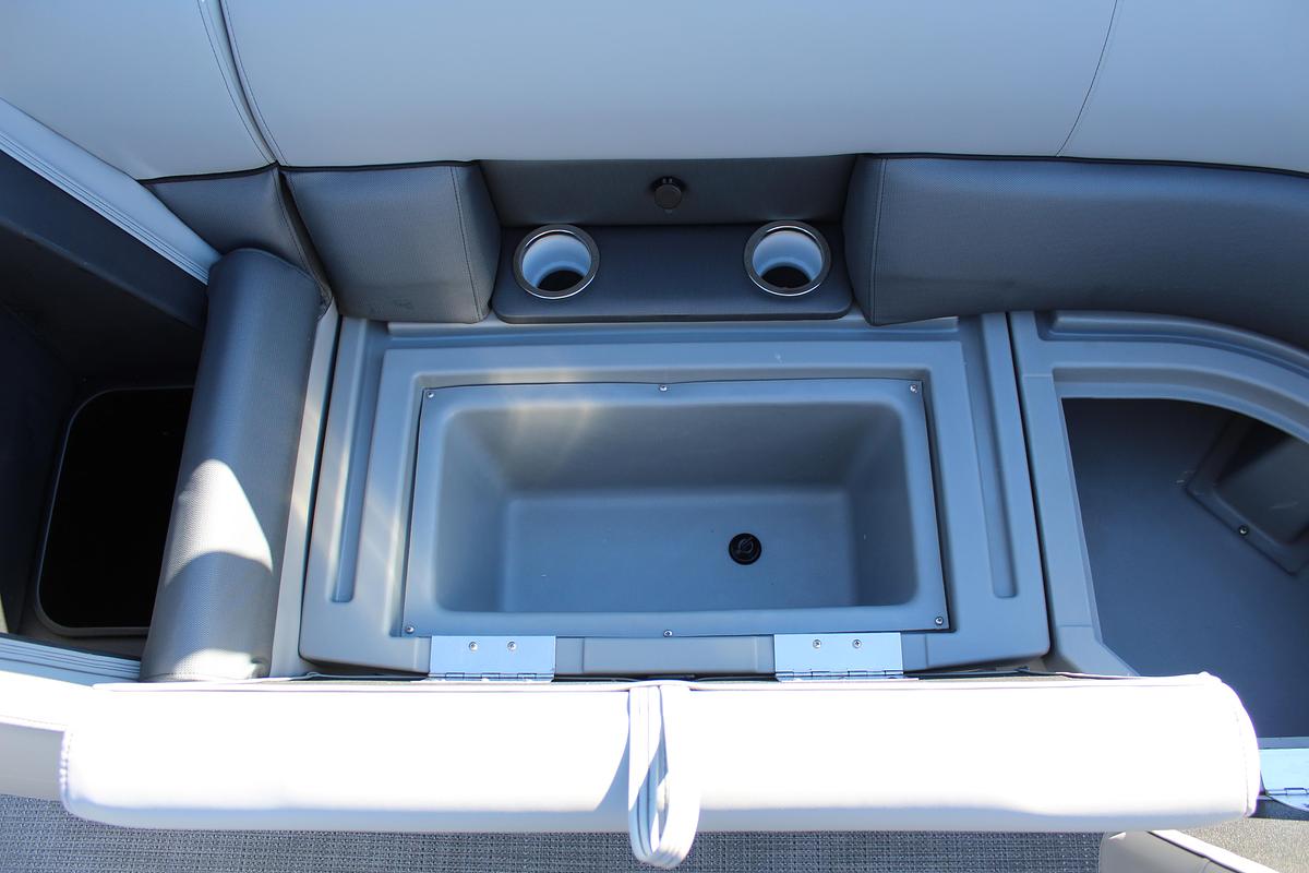 2026 Bentley Pontoons Legacy 220 Swingback