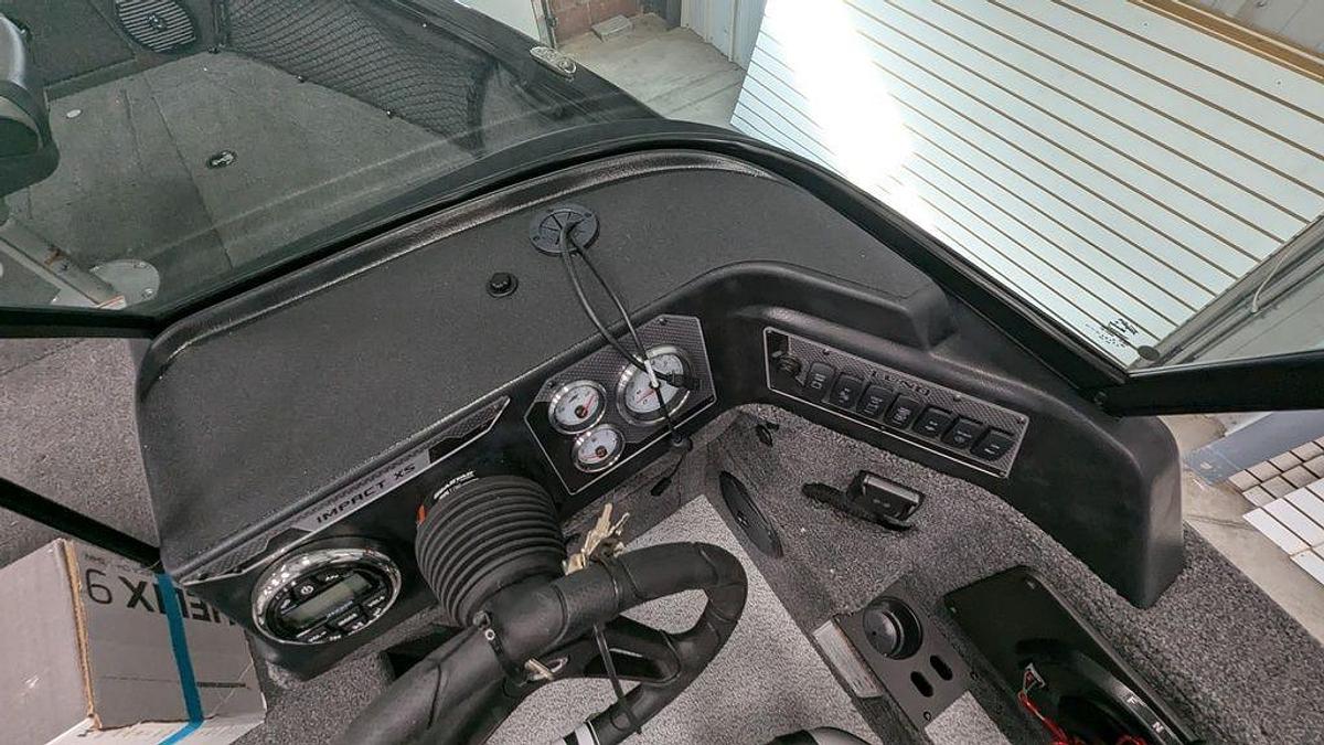 2025 Lund 1875 Impact XS Sport