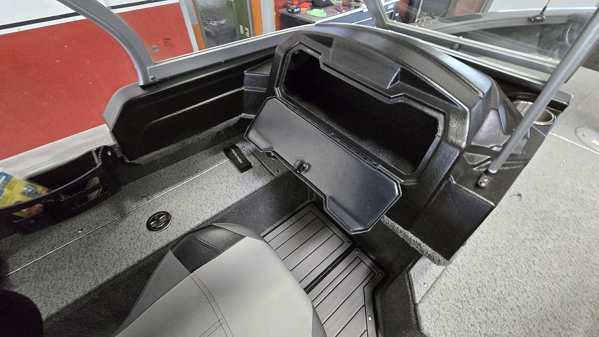 Used 2023 Crestliner 1750 Fish Hawk Platinum Edition