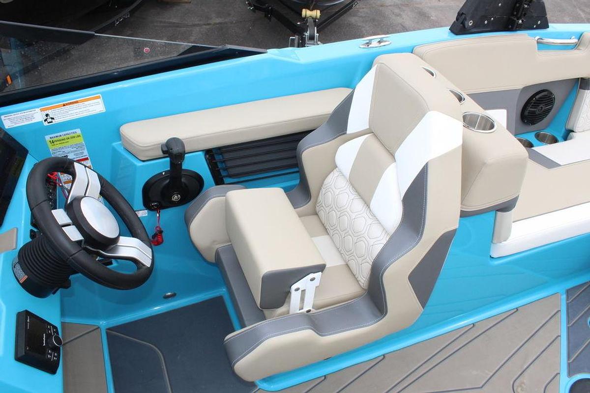 2025 Heyday Wake Boats H22