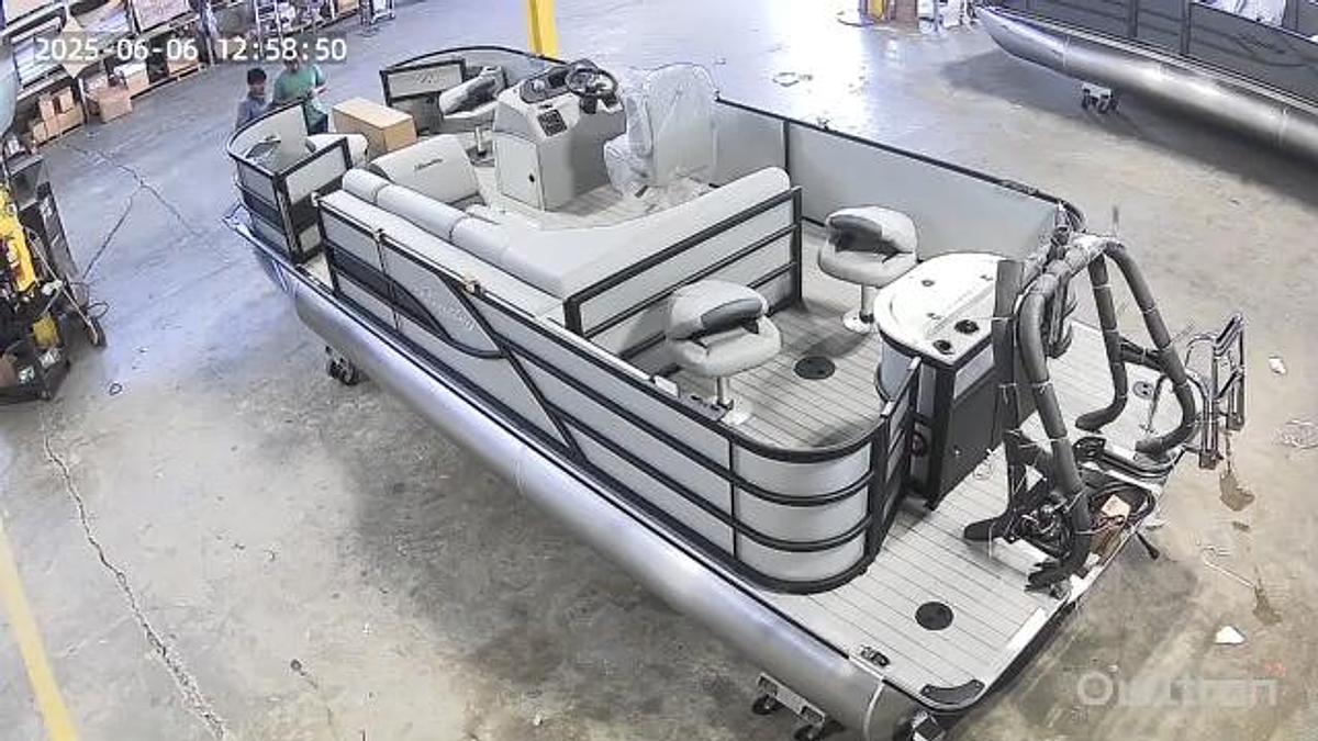 2026 Bentley 223 4PT Pontoon 3/4 Tube 