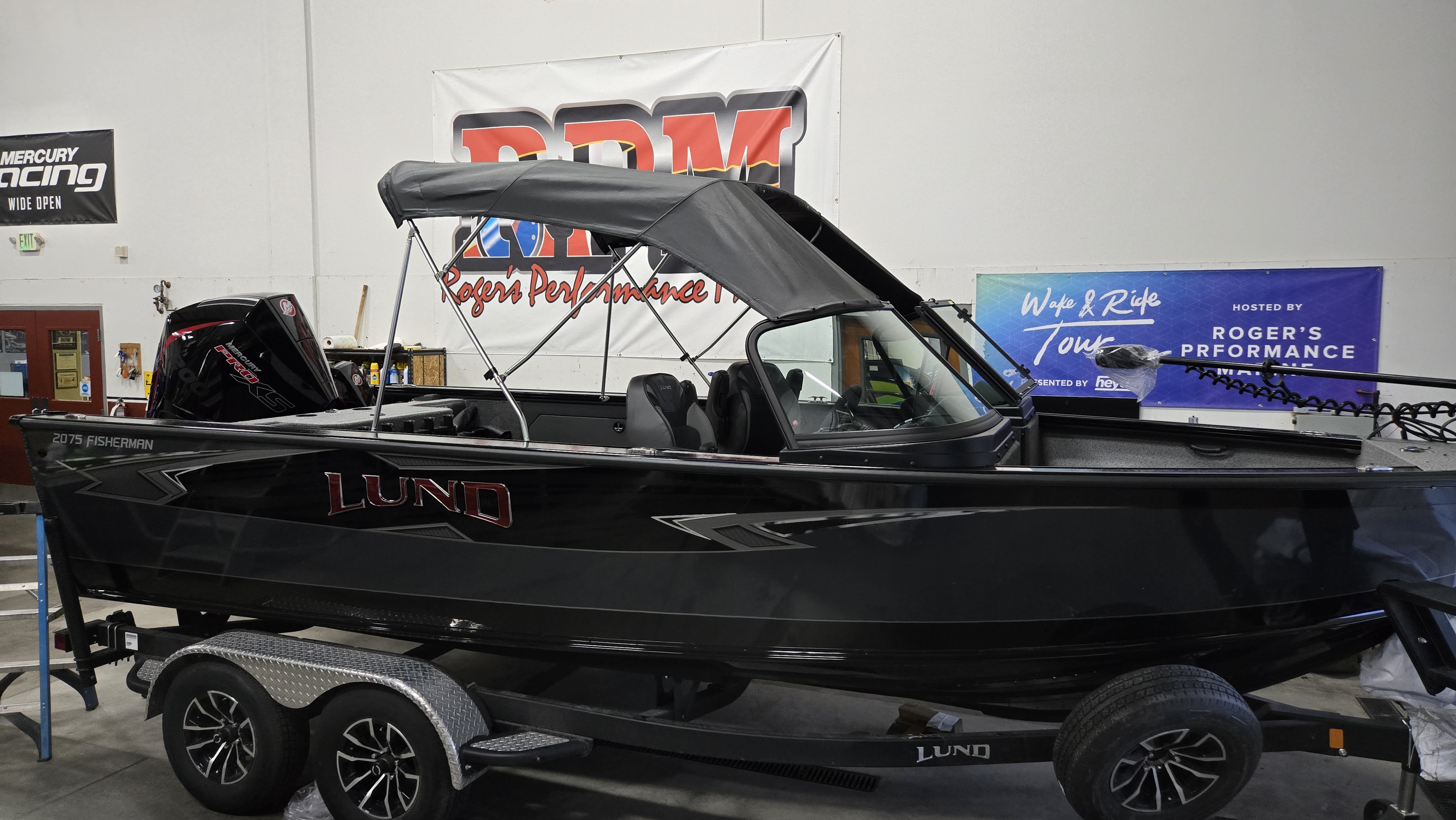 2026 Lund 2075 Fisherman