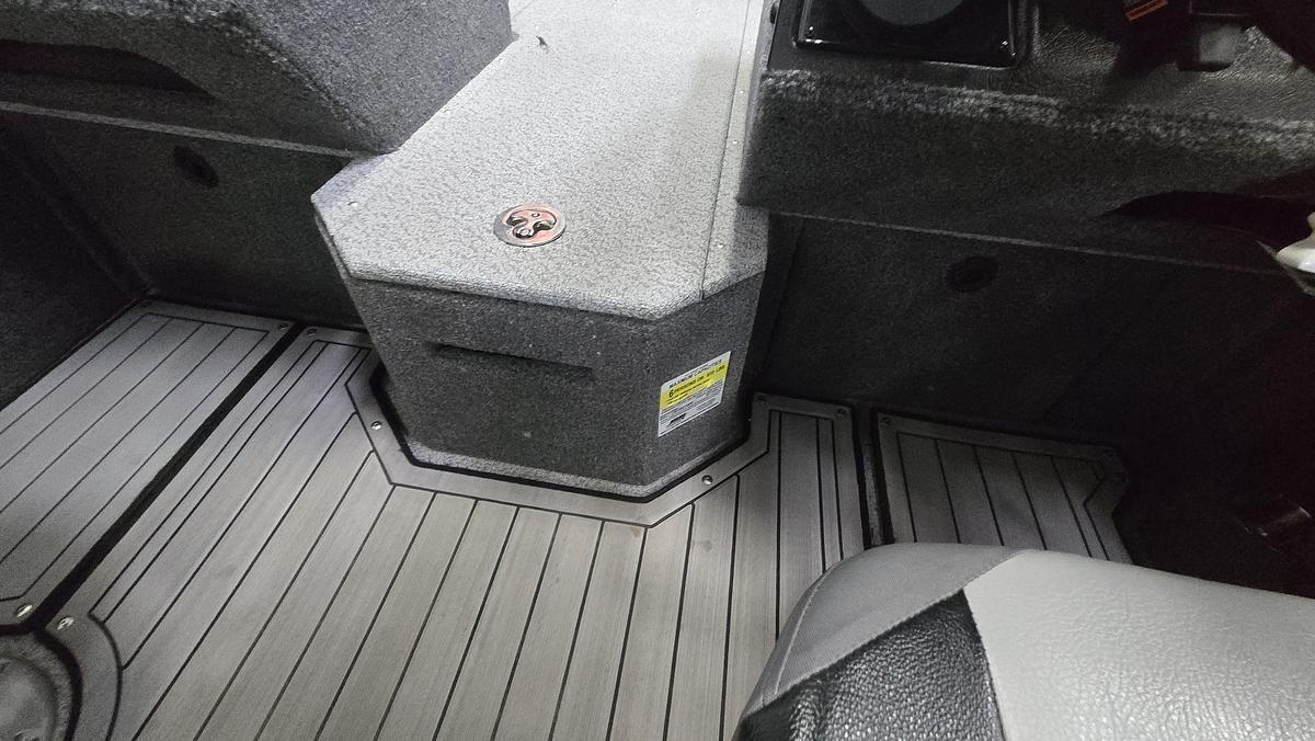 Used 2023 Crestliner 1750 Fish Hawk Platinum Edition