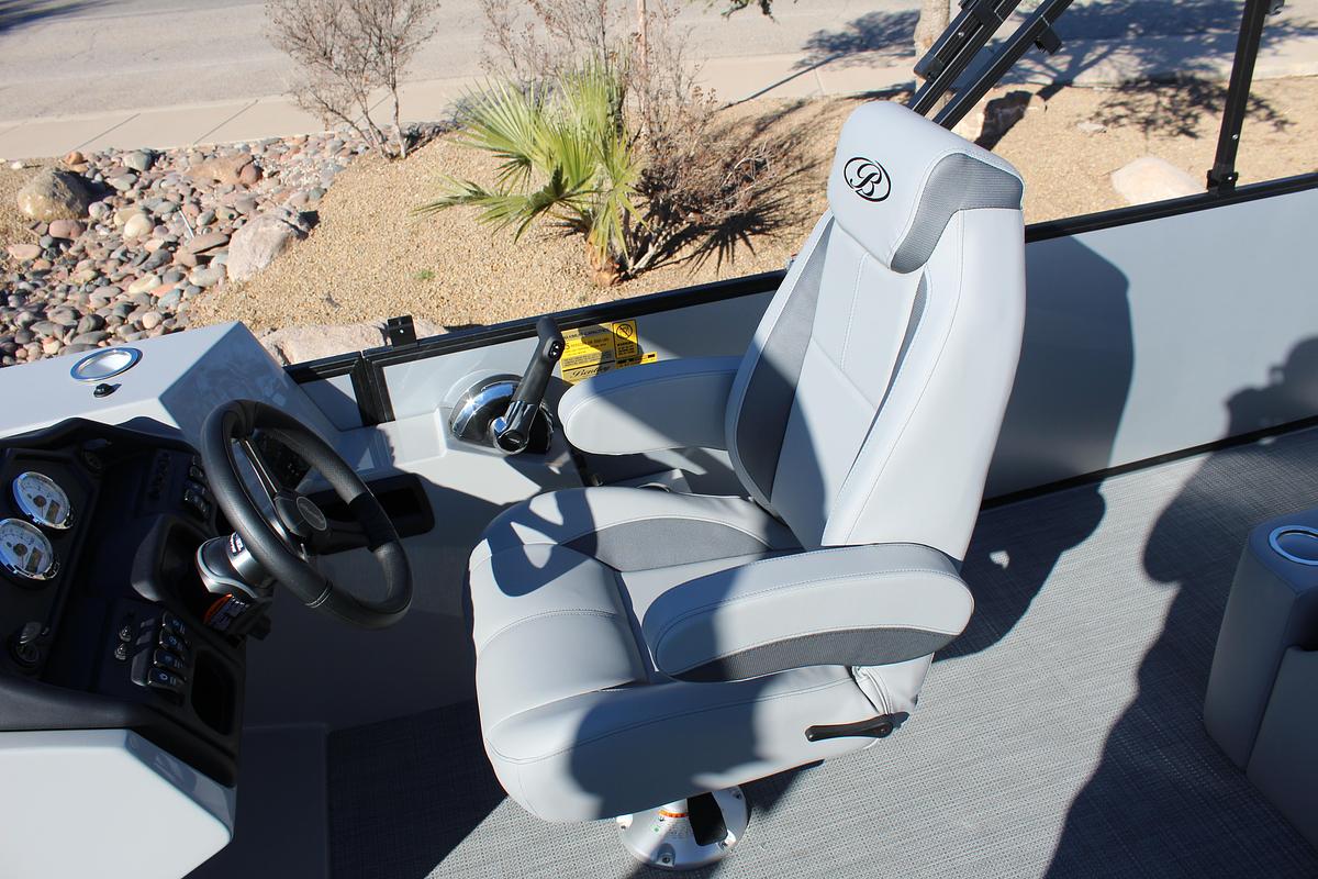 2026 Bentley Pontoons Legacy 220 Swingback