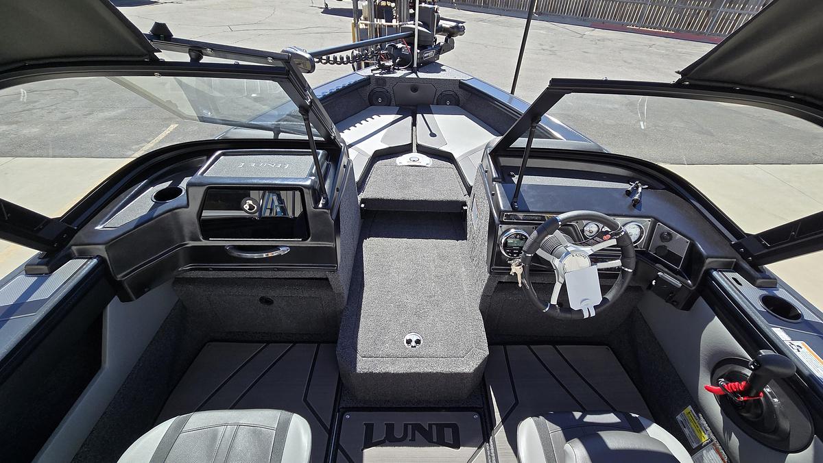 2027 Lund 1875 Crossover XS Sport
