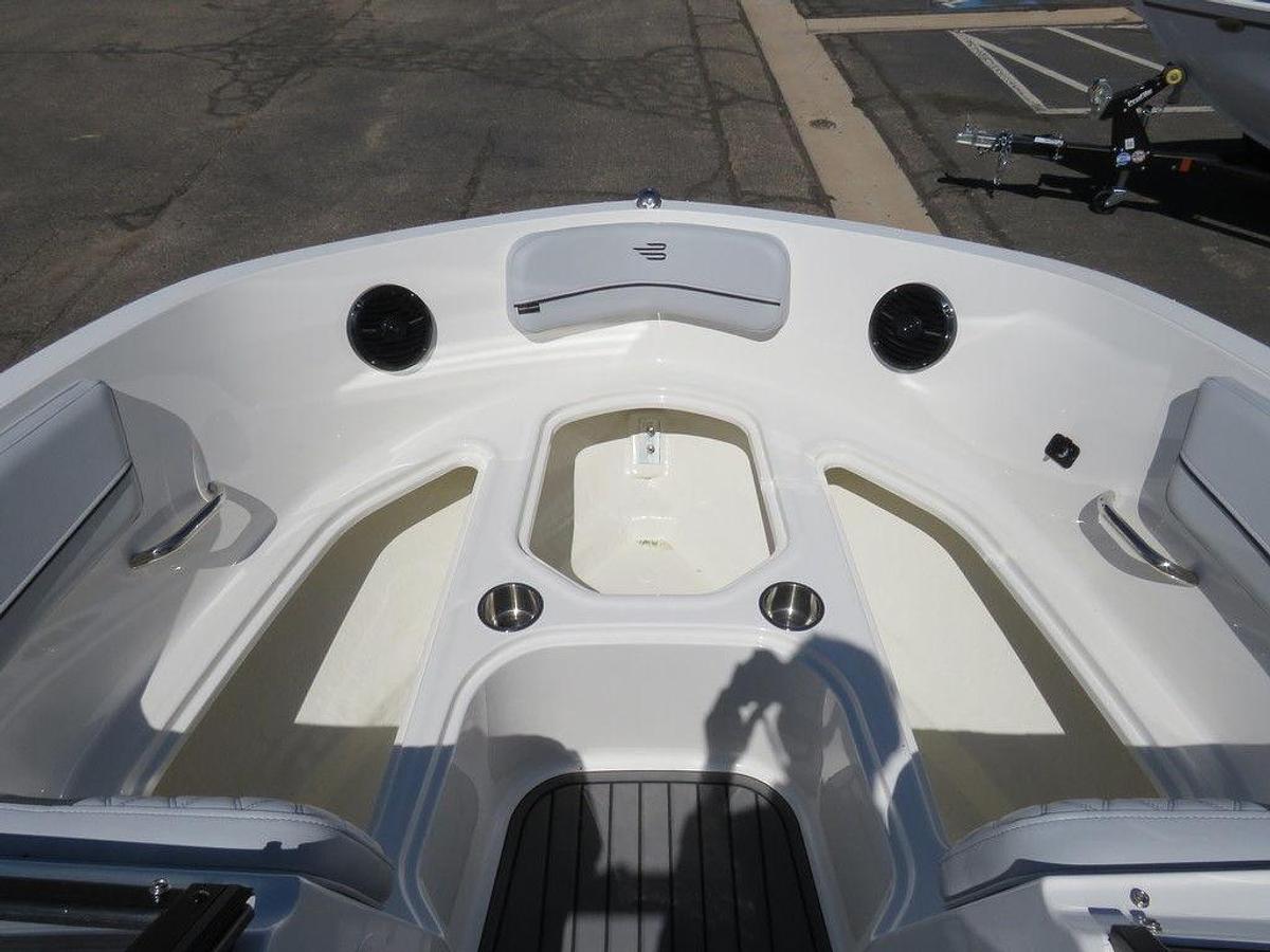 2025 Bayliner VR5 Bowrider