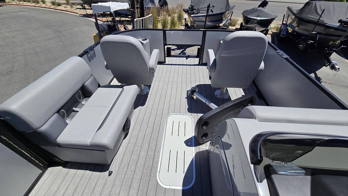 2026 Bentley Pontoons 243 Front Fish Swing Back