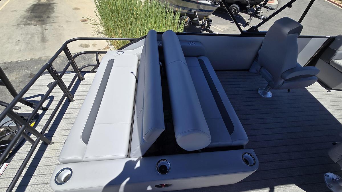 2026 Bentley Pontoons 243 Front Fish Swing Back