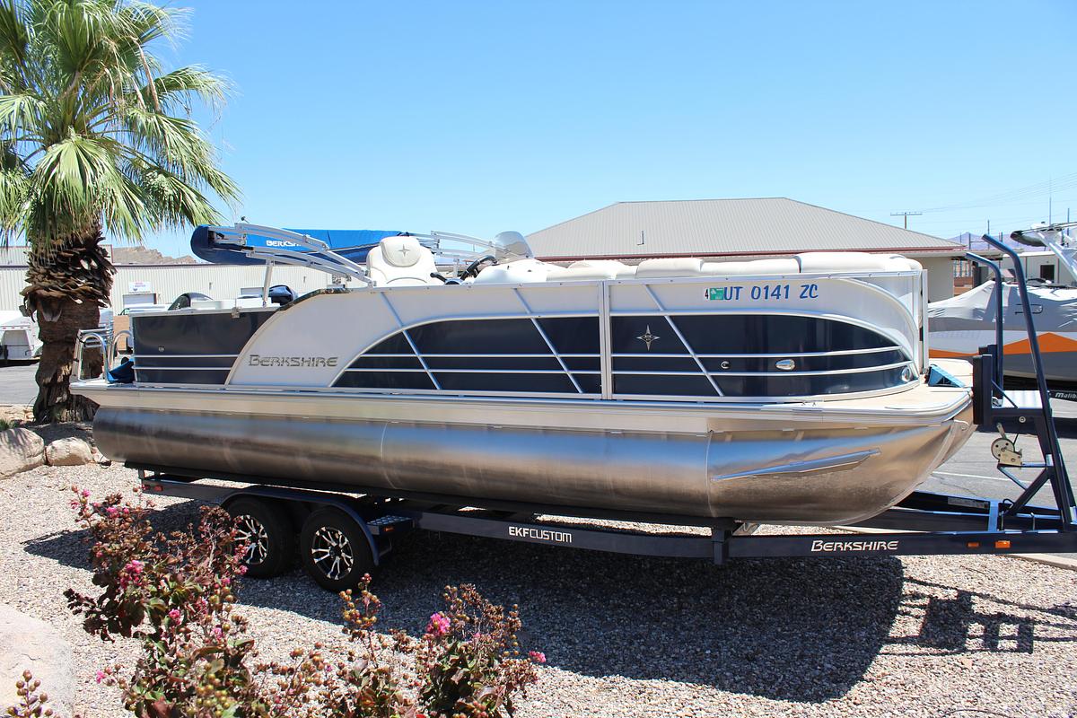 Used 2020 Berkshire 25 STS RearFish Tritoon