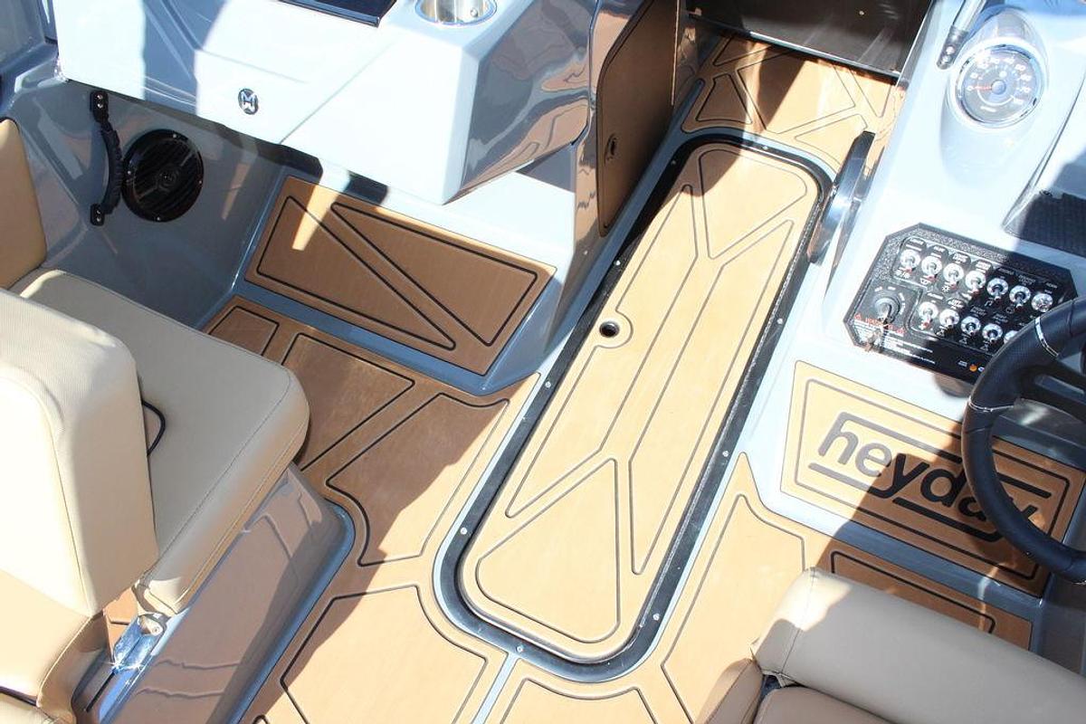 2025 Heyday Wake Boats WTSURF