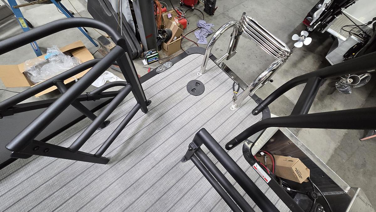 2026 Bentley Pontoons 243 Front Fish Swing Back