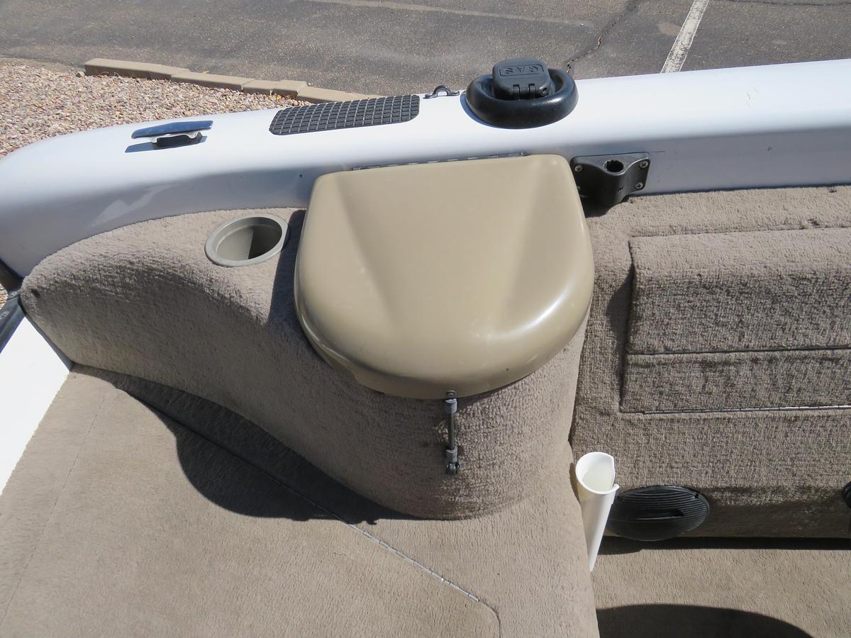 Used 2002 Tracker Tundra 18