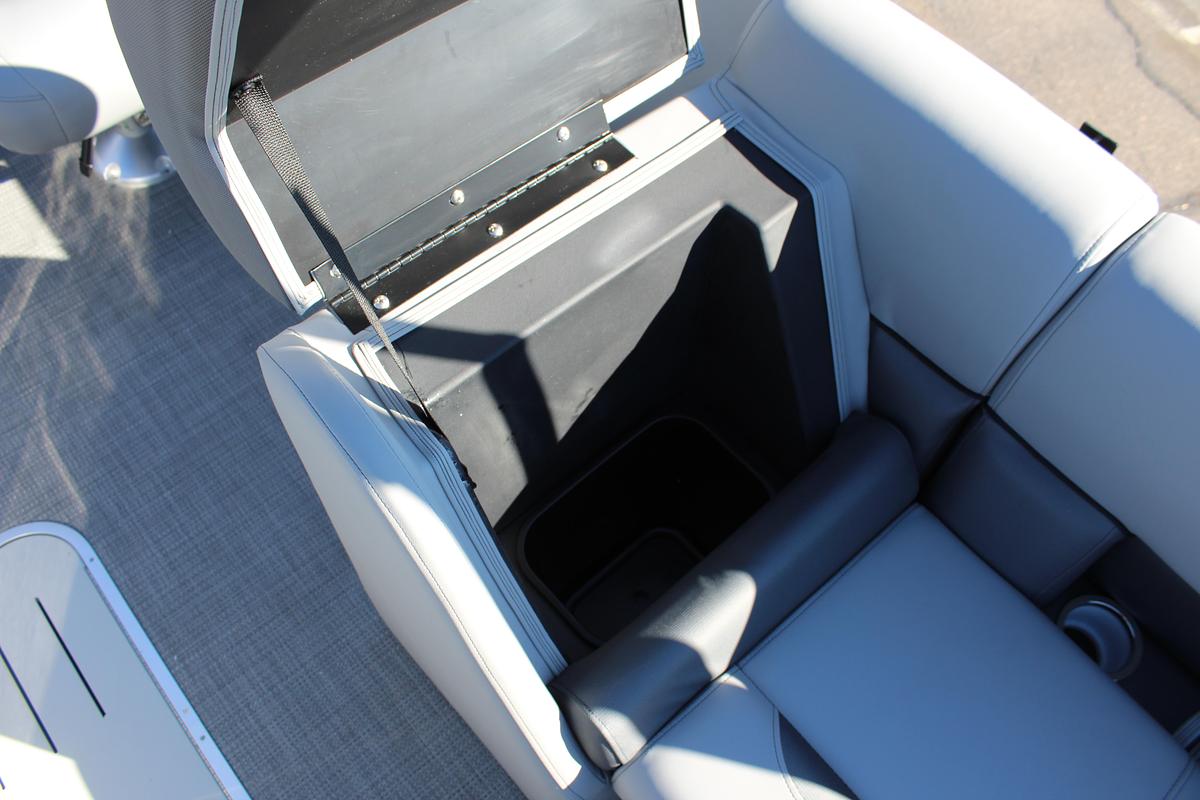 2026 Bentley Pontoons Legacy 220 Swingback
