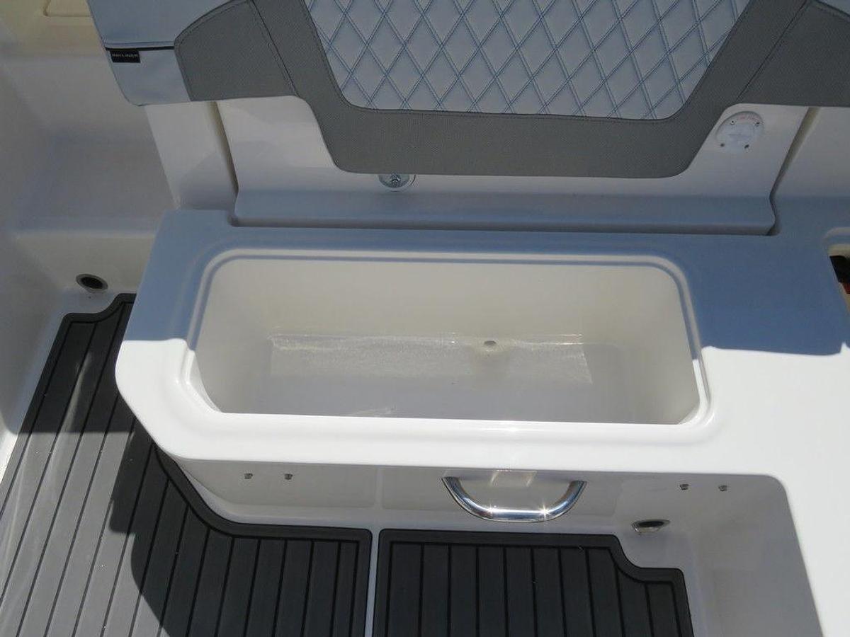 2025 Bayliner VR5 Bowrider