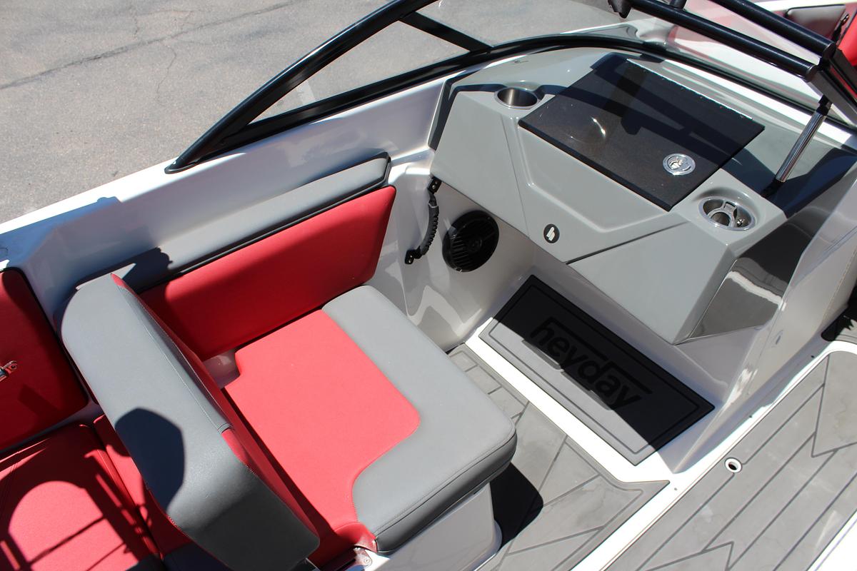Used 2020 Heyday Wake Boats WTSURF