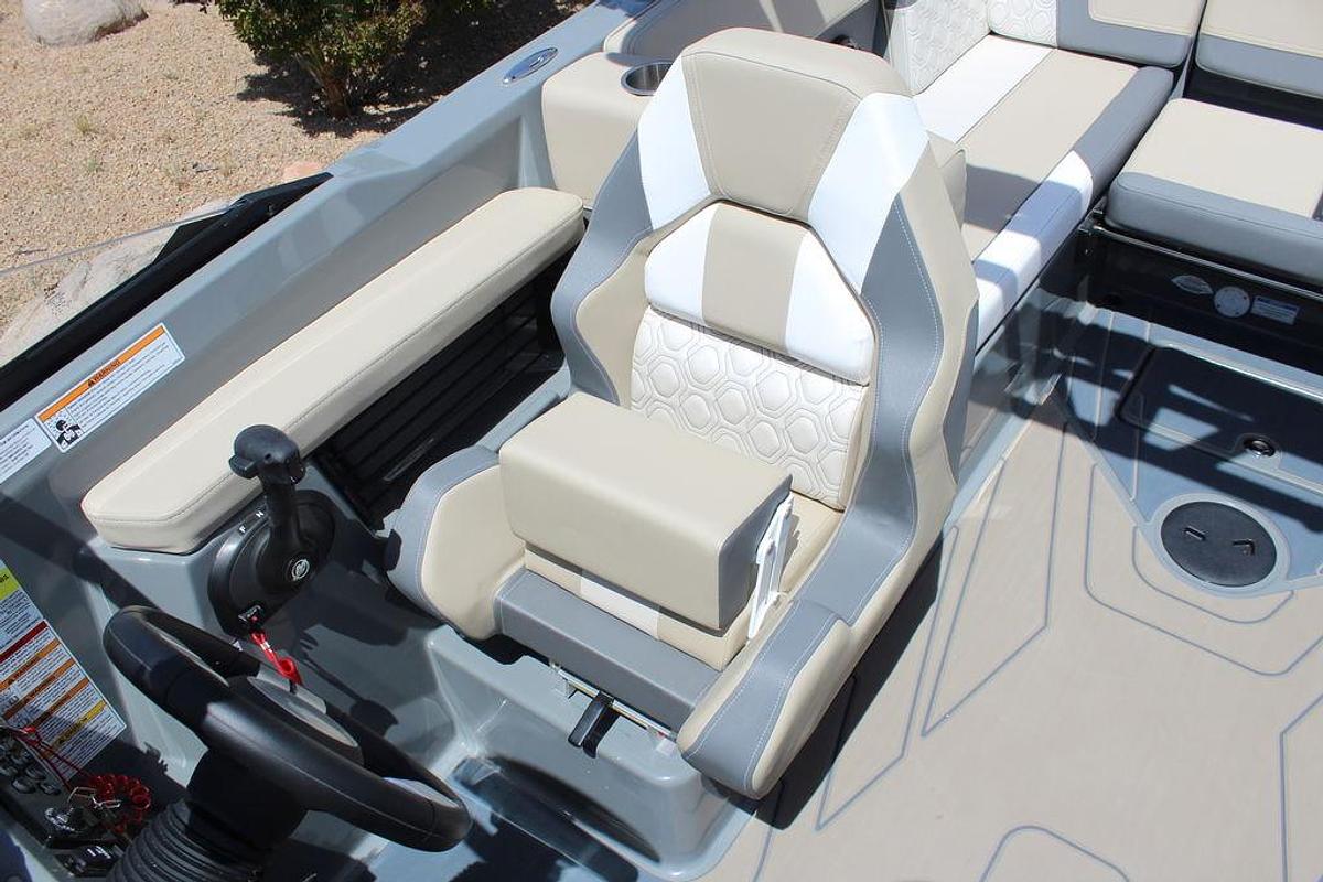 2025 Heyday Wake Boats H22