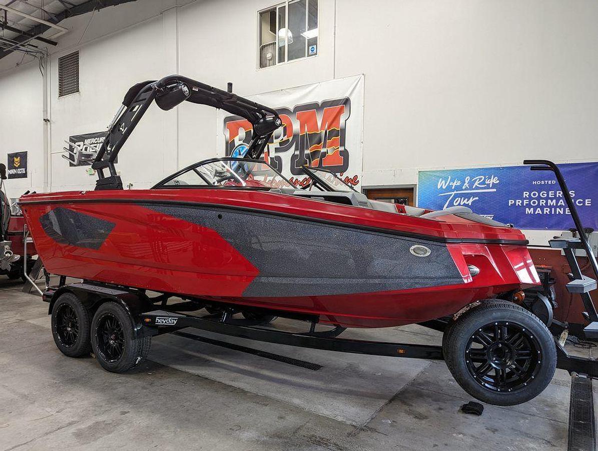 2024 Heyday Wake Boats WT-2DC
