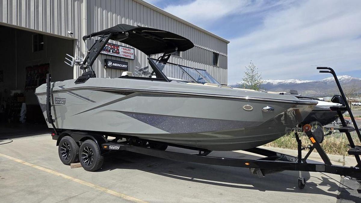 2025 Heyday Wake Boats H22