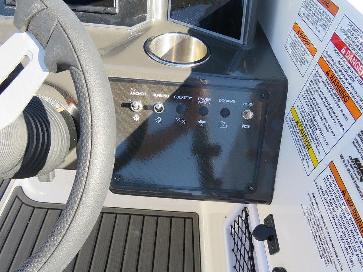 2025 Bayliner VR5 Bowrider