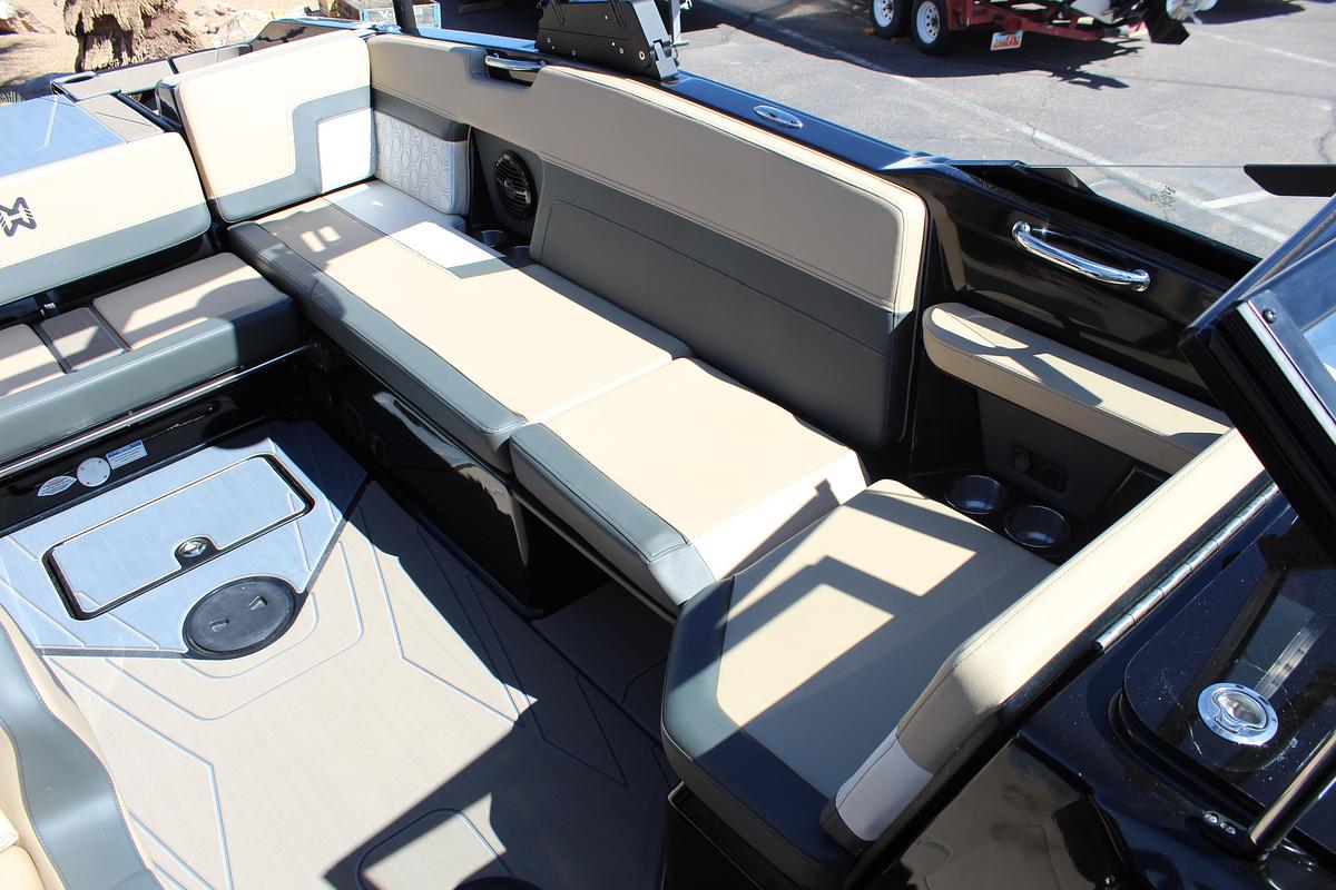 Heyday Wake Boats H22