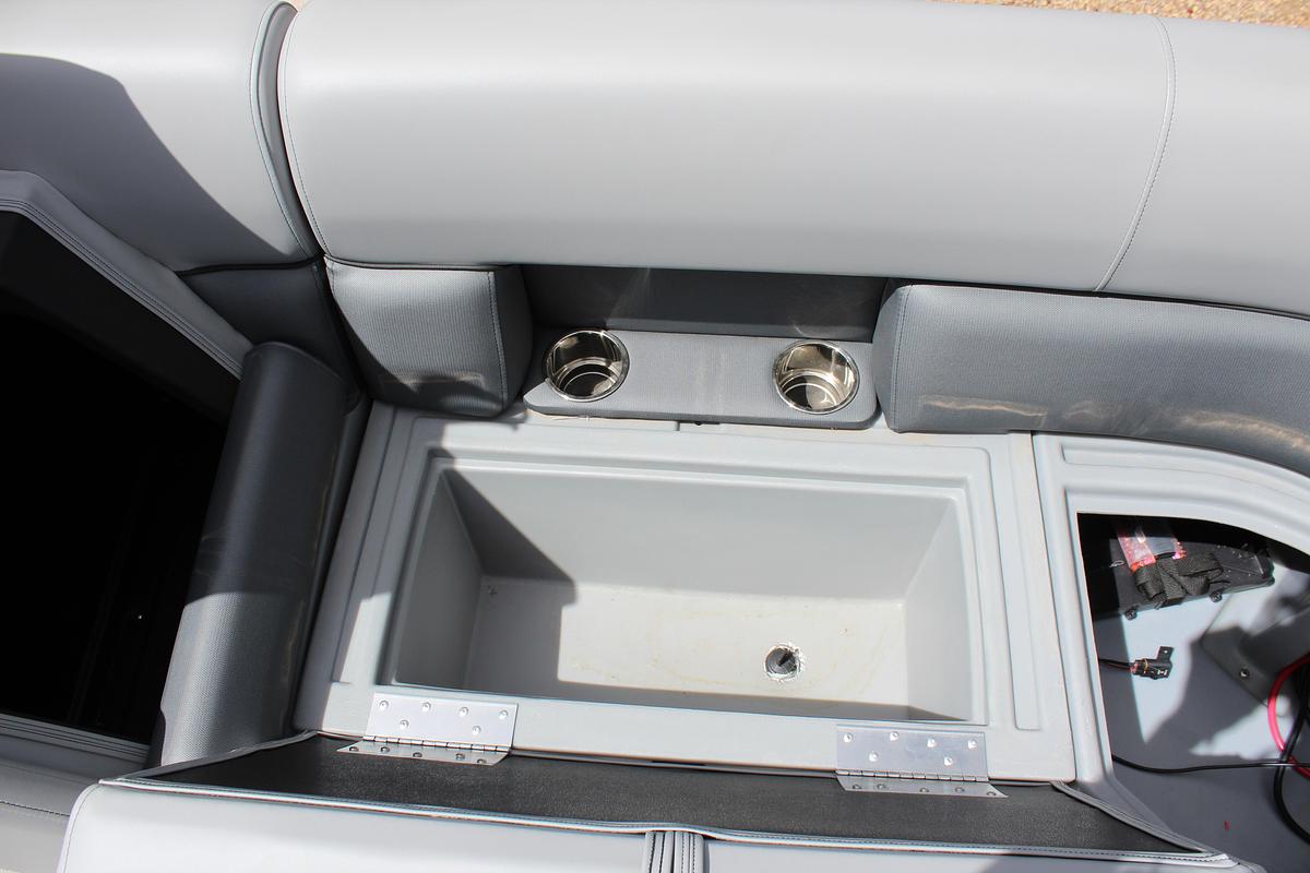 2026 Bentley Pontoons 243 Center Walk Thru Fish Tripple Toon