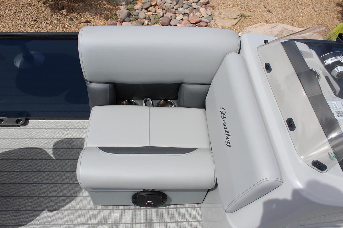 2026 Bentley Pontoons 243 Center Walk Thru Fish Tripple Toon