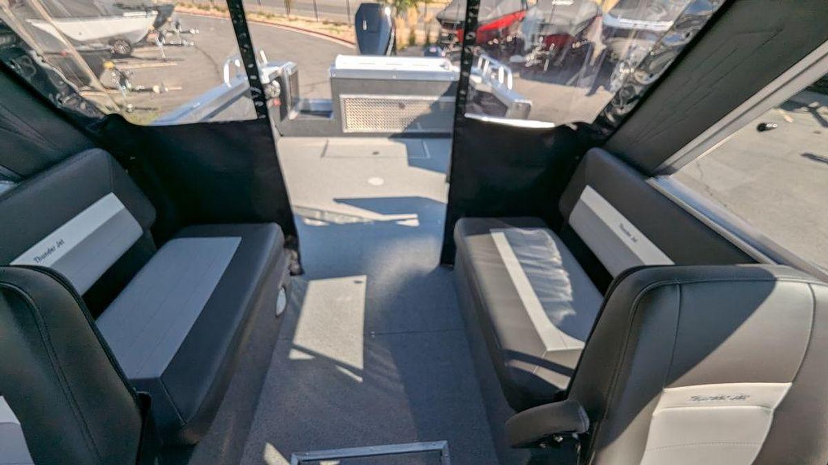 2025 Thunder Jet Alexis 24 OS
