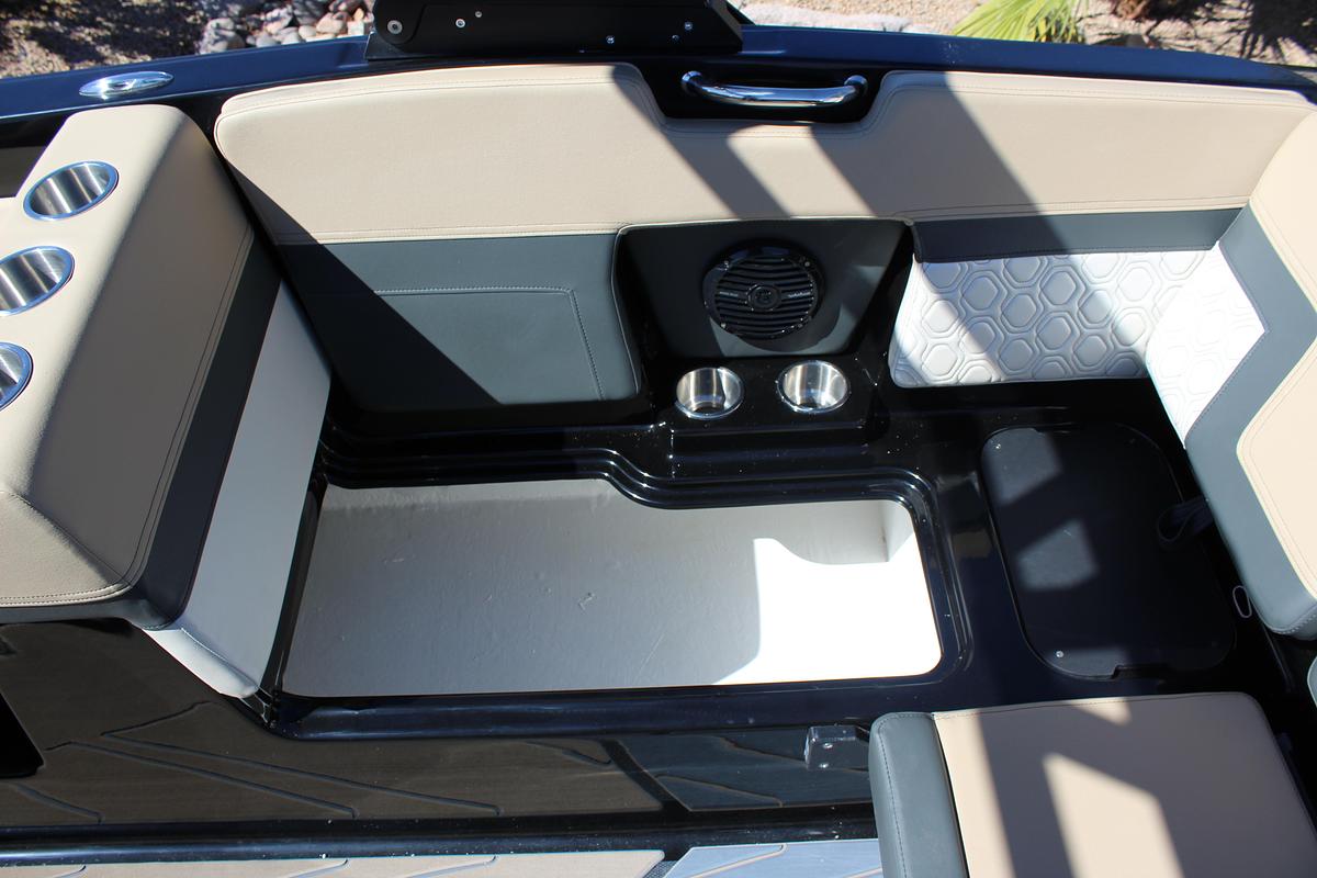 Heyday Wake Boats H22