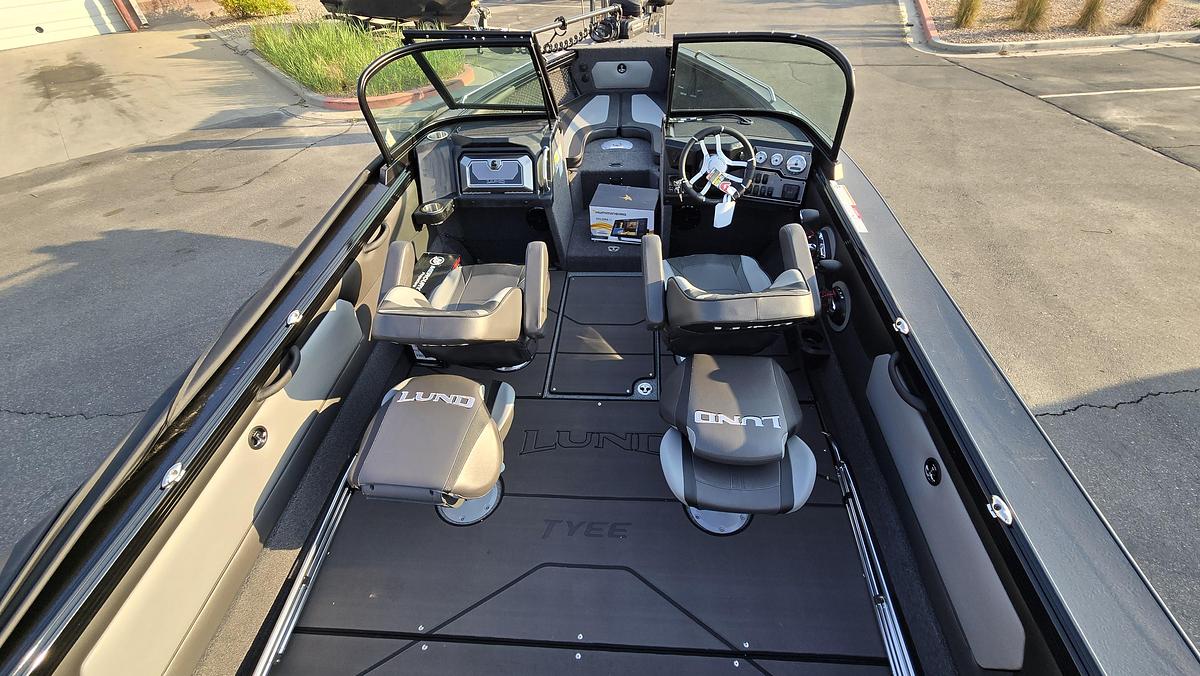 Used 2025 Lund 2075 Tyee Sport