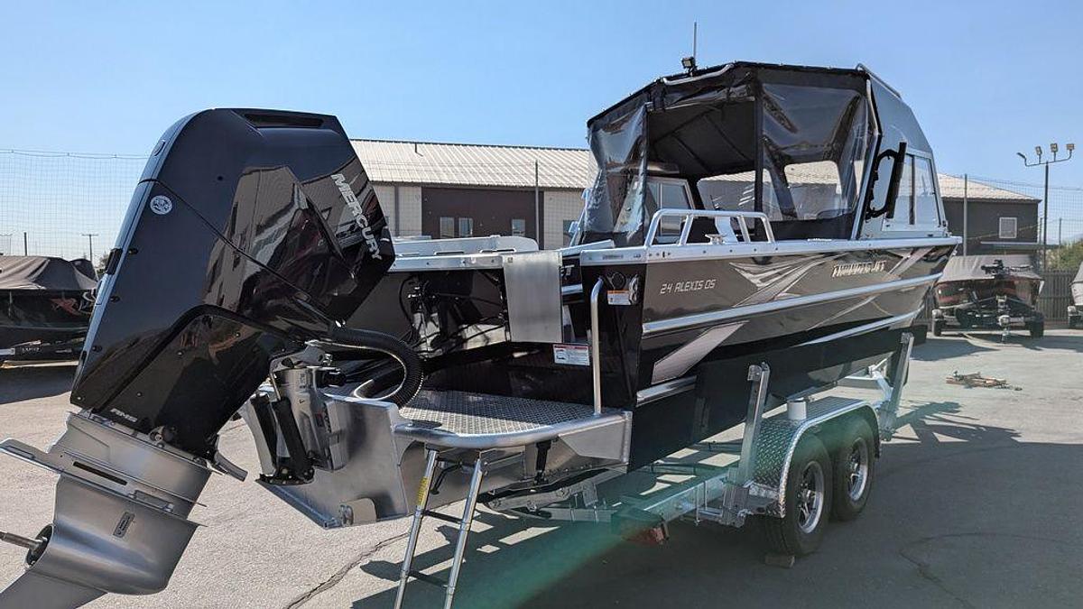 2025 Thunder Jet Alexis 24 OS