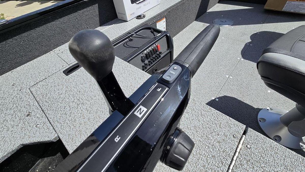 2025 Lund 1650 Angler Tiller