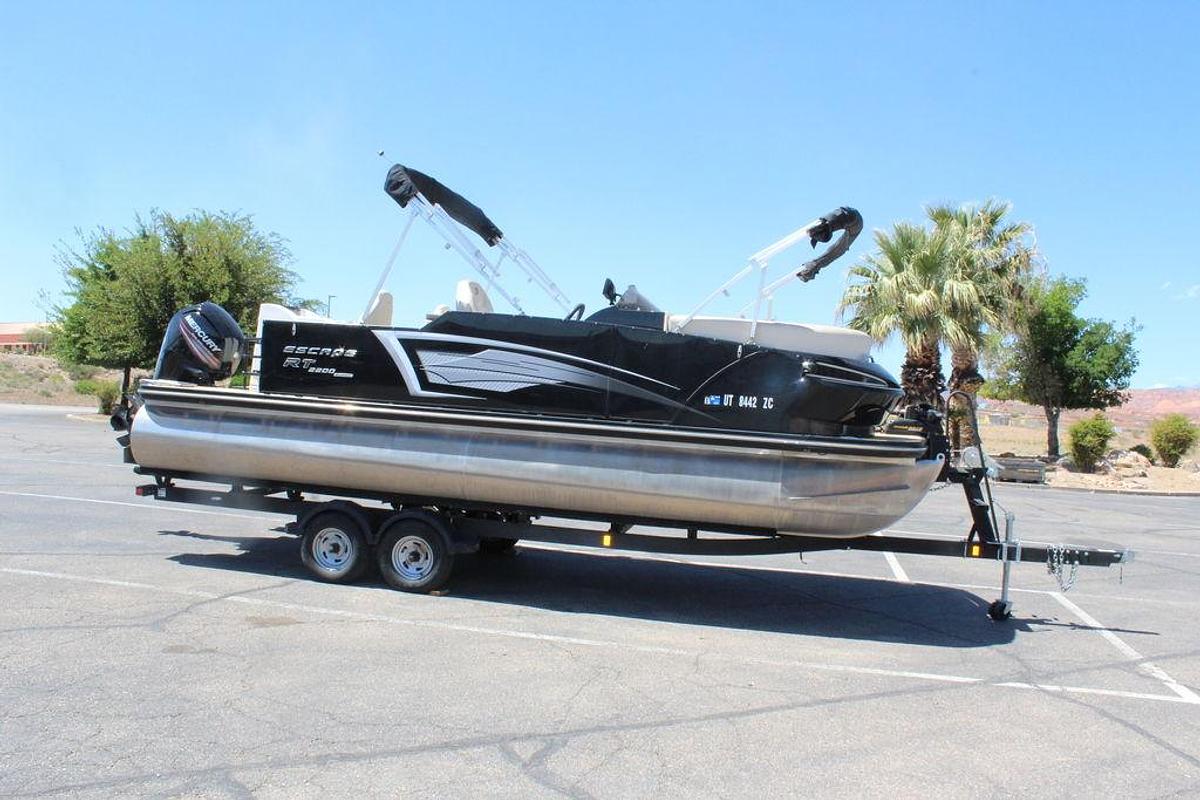 Used 2018 Larson Escape RT 2200 Fish and Cruise