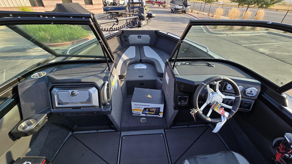 Used 2025 Lund 2075 Tyee Sport