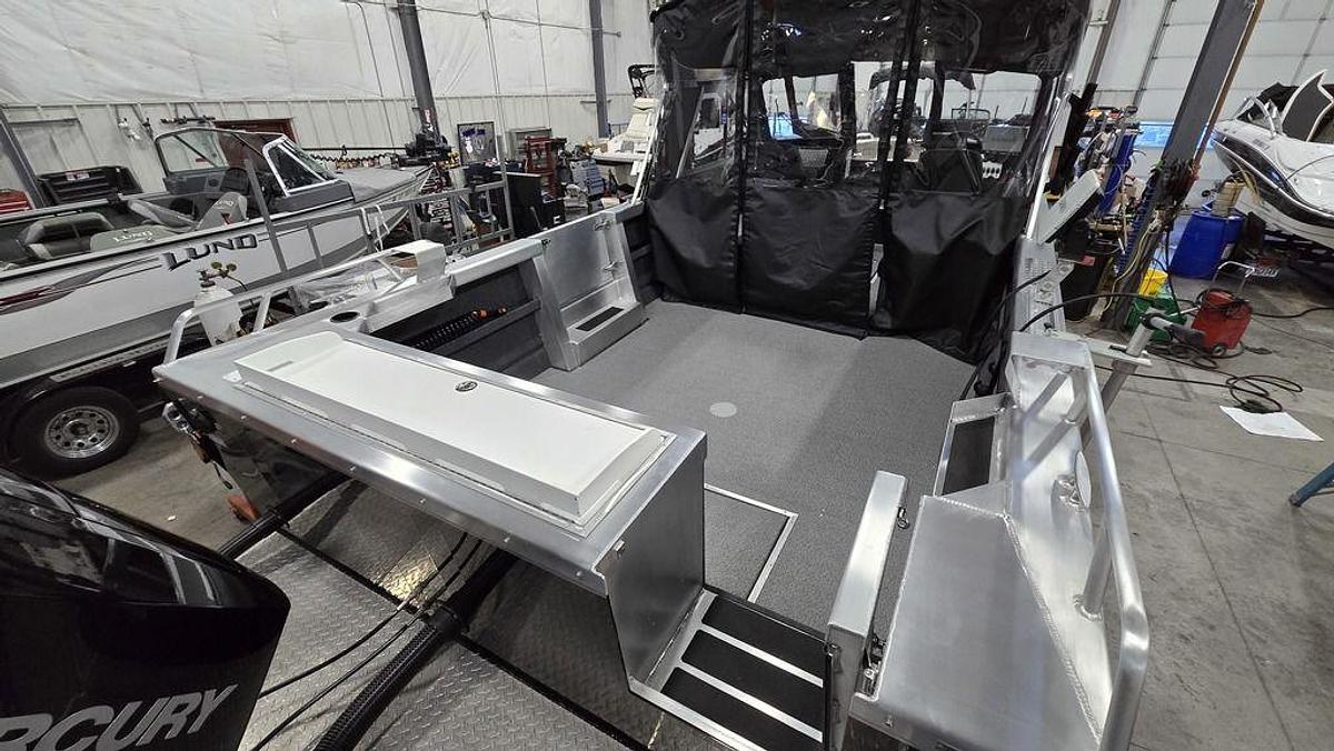 2025 Thunder Jet Alexis 24 OS