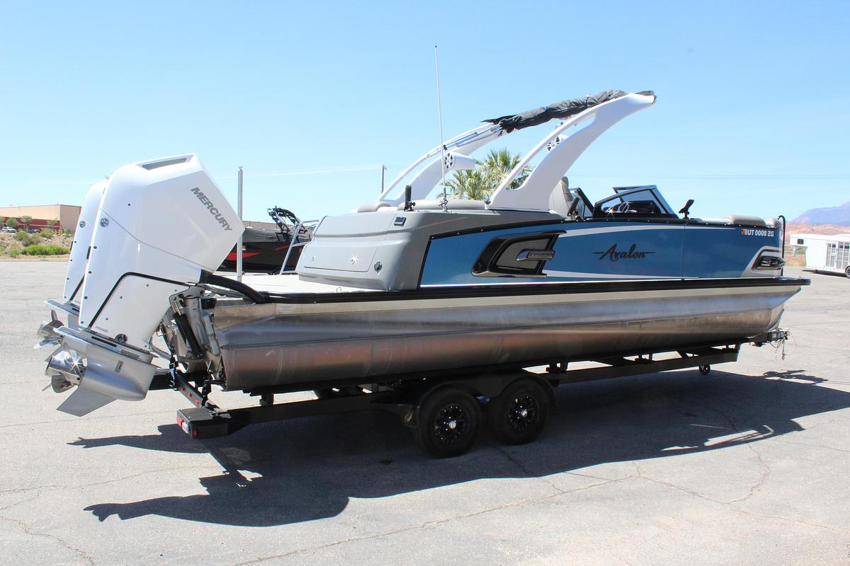Used 2023 Avalon Excaliber LTD Elite Windsheild