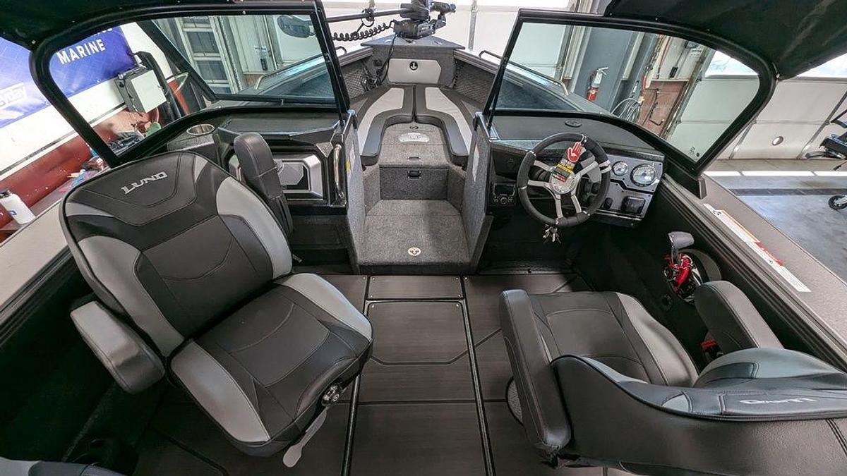 2025 Lund 2275 Baron