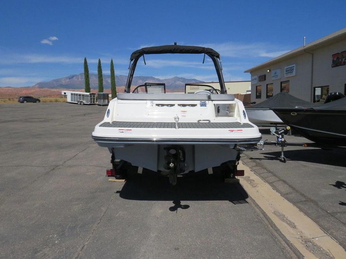 2025 Bayliner VR5 Bowrider